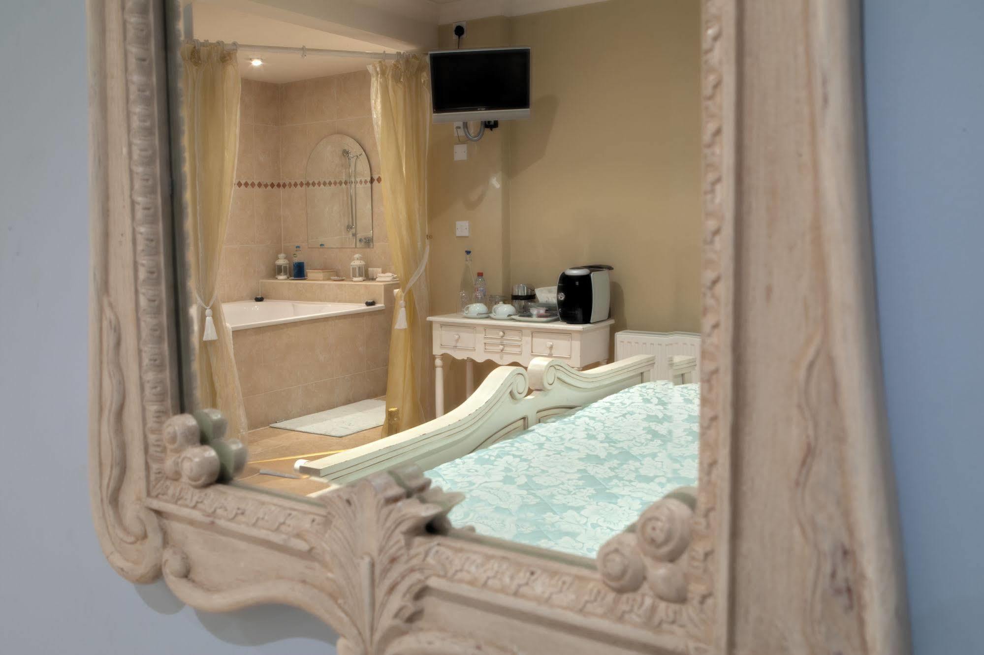 Hotel De Vie Фарнем Экстерьер фото