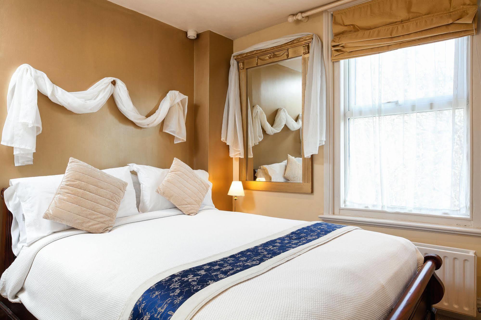 Hotel De Vie Фарнем Экстерьер фото