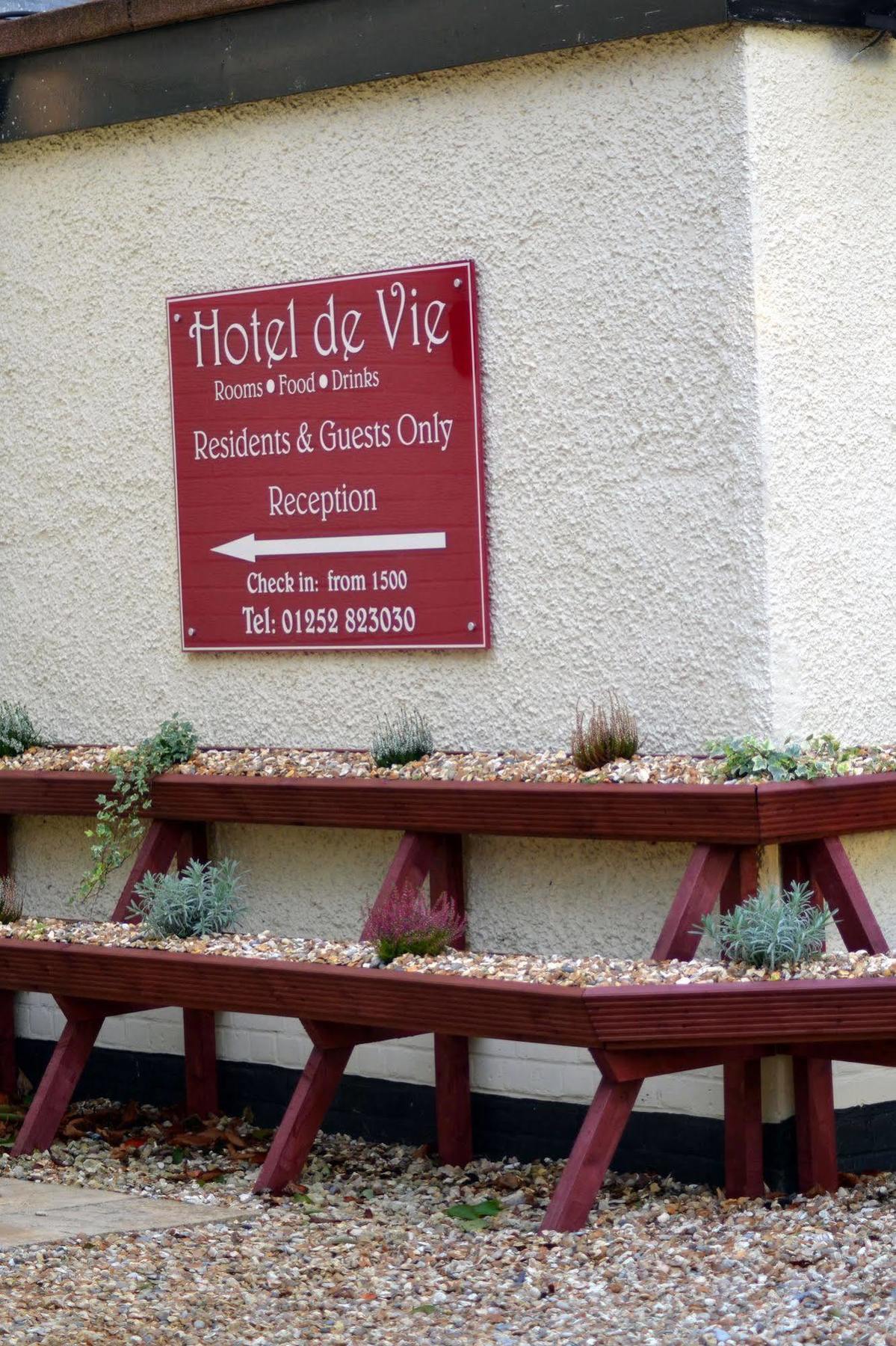 Hotel De Vie Фарнем Экстерьер фото