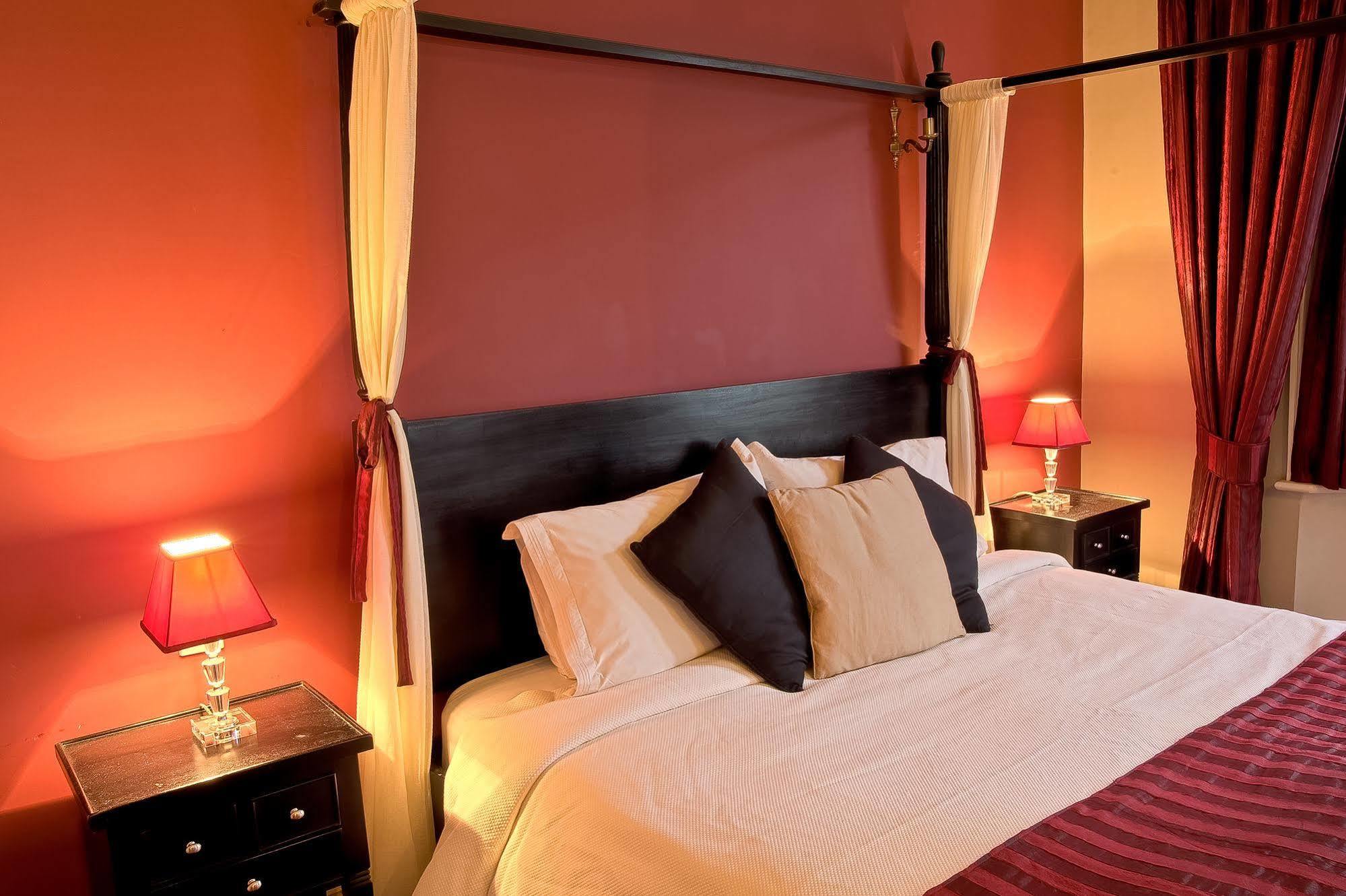Hotel De Vie Фарнем Экстерьер фото